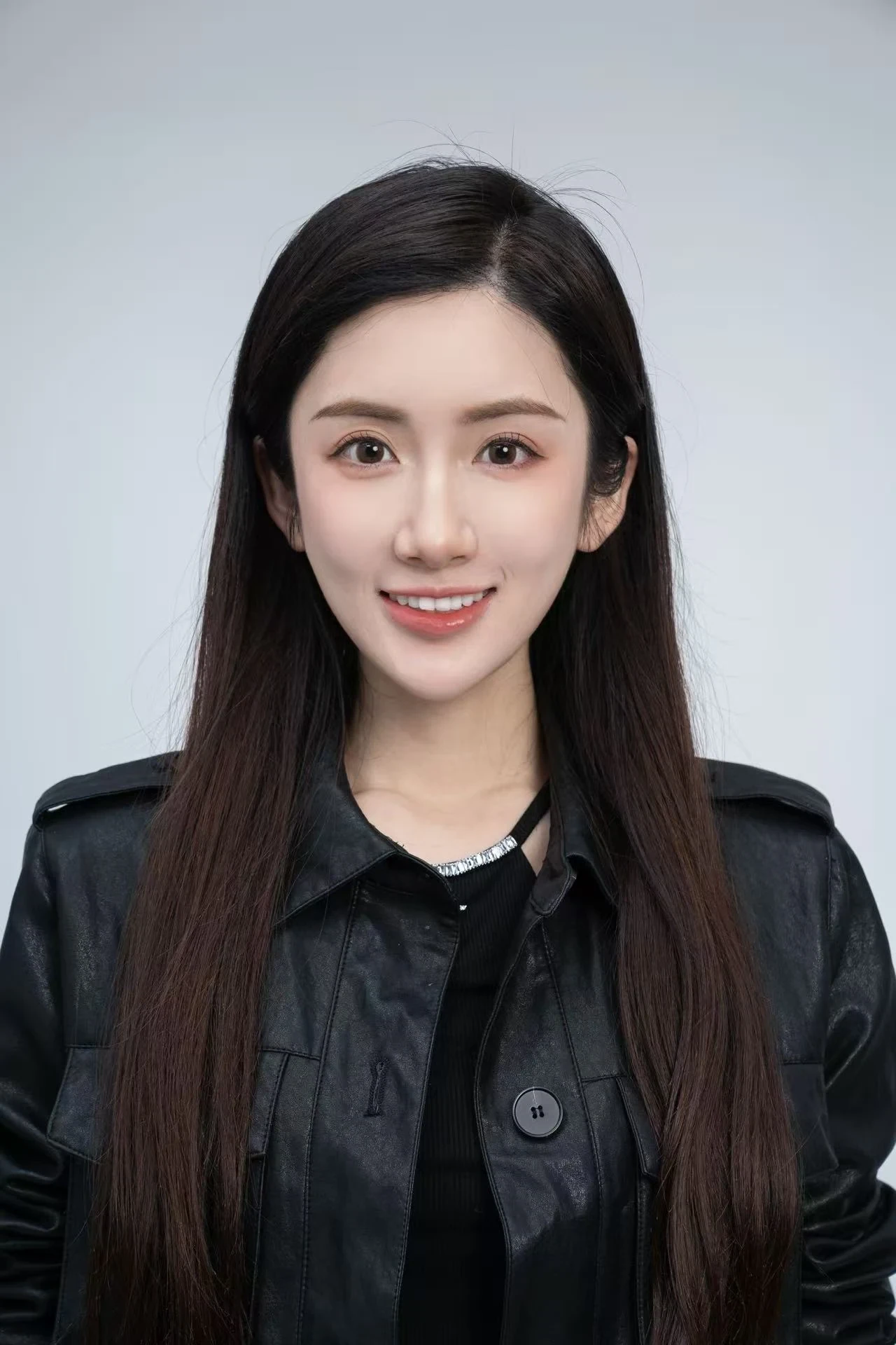 陈丹公开肖像